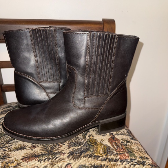 👢 L.L.Bean Brown Leather Chelsea Ankle Boots Women’s 9 Made in Portugal - Picture 2 of 14